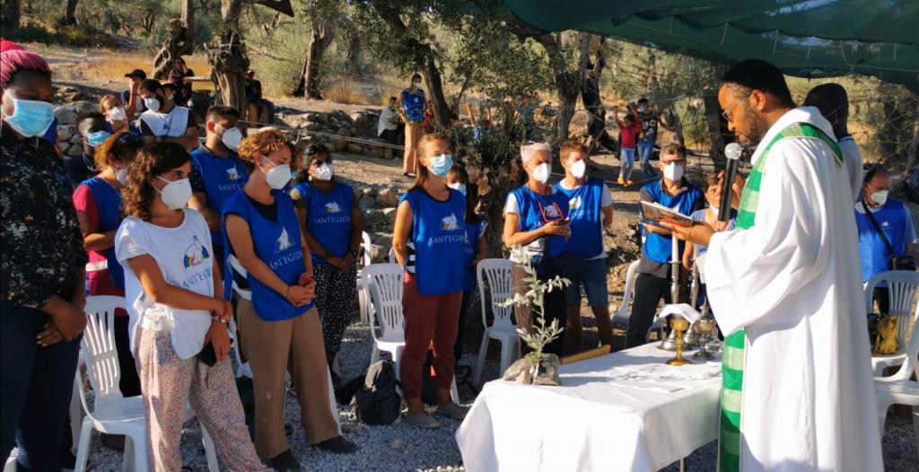 Estiu de Sant'Egidio a Lesbos: escola de la pau, cursos d'anglès, restaurant solidari i una amistat que mai s'acaba